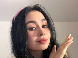 naughty cam girl masturbating with dildo MinnieMile