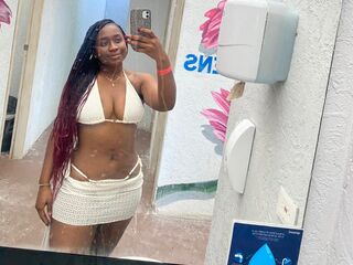 naked cam girl fingering pussy MishelDaza