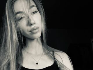 free webcam chat room NikkiTenerovich