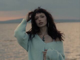 cam girl masturbating with vibrator RavenRomo