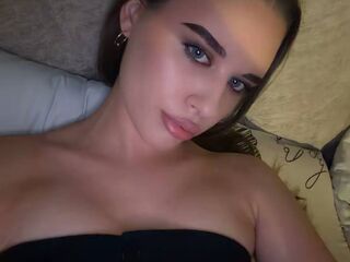 chatroom webcam photo RhiannonJumper