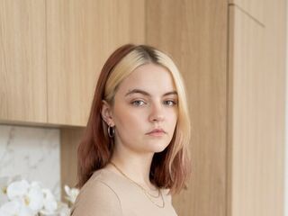 camgirl showing tits RinaWilliams