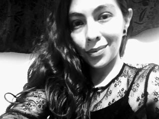 hot cam girl masturbating with vibrator RomaNof