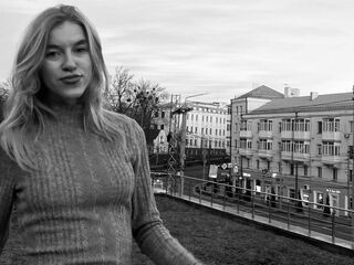 naked camgirl fingering pussy SallyRodwell