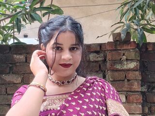 camgirl showing tits SaraAlisk