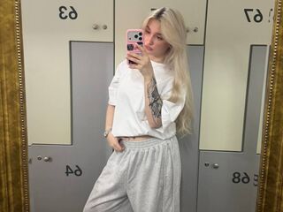fingering girl webcam  ScarlettAndreula
