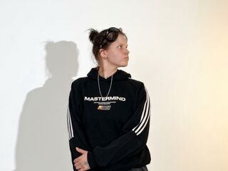 live chatroom ShielaVanhamlin
