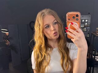 naked cam girl masturbating TainaSaffo