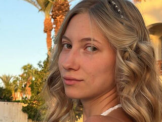 masturbating cam girl TainaTatge