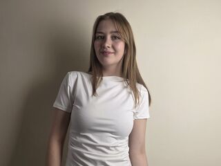 cam girl playing with dildo TeresiaCaspi
