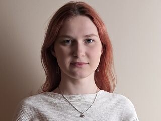 camgirl fingering shaved pussy VickeyCorns