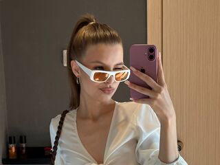 naughty camgirl masturbating with vibrator ViolettaDarling