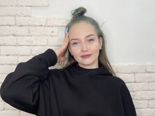 cam girl playing with vibrator WandaHallsted